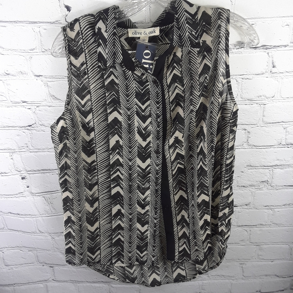 Olive & oak sleeveless blouse